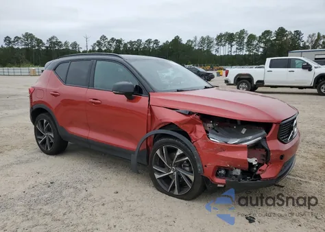 2019 Volvo Xc40 T4 R-Design z USA, uszkodzony, nr VIN YV4AC2HM9K2074892
